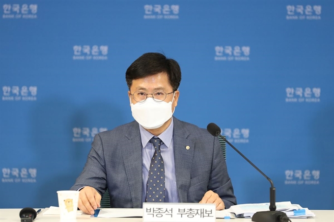 박종석 한국은행 부총재보가 11일 서울 중구 한국은행에서 열린 통화신용정책보고서 설명회에서 발언하고 있다. 한국은행 제공