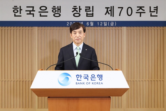 이주열 한국은행 총재가 12일 서울 중구 한국은행에서 한국은행 창립 제70주년 기념사를 낭독하고 있다. 한국은행 제공