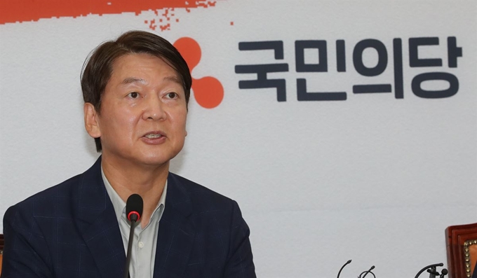 안철수 국민의당 대표가 15일 국회에서 열린 최고위원회의에서 발언하고 있다. 연합뉴스