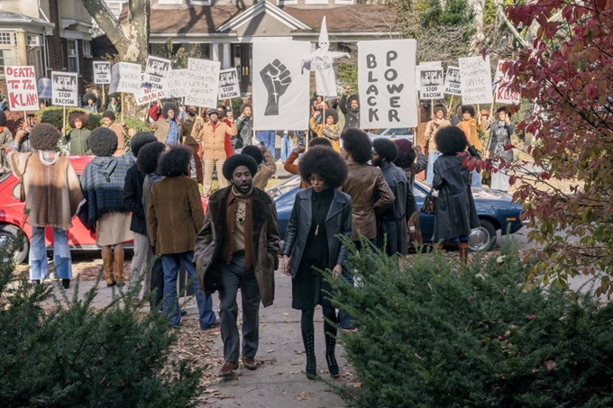 스파이크 리 감독의 전작 '블랙클랜스맨'(2018). KKK단에 잠입 수사를 하는 흑인 형사의 실화를 담았다. 덴젤 워싱턴의 아들 존 데이비드 워싱턴이 주연을 맡았다. 넷플릭스 제공