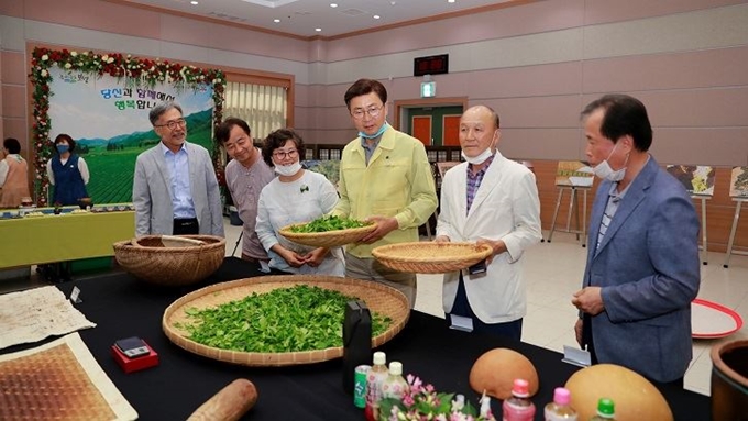 전남 보성군은 보성차농업의 세계중요농업유산 등재를 추진하고 있다.