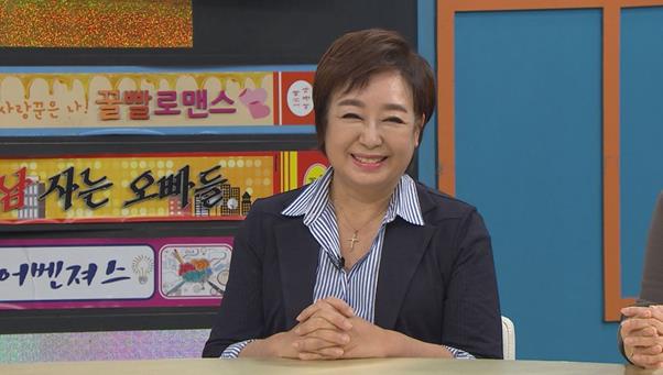 혜은이가 ‘비디오스타’에 출연해 이혼 심경을 전한다. MBC 에브리원 제공