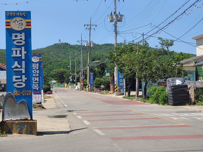 북한의 군사행동 공언으로 남북관계 긴장국면이 고조되고 있는 가운데 16일 동해안 최북단 강원 고성군 현내면 명파리 마을이 한산함 속에서 평온함을 유지하고 있다. 연합뉴스