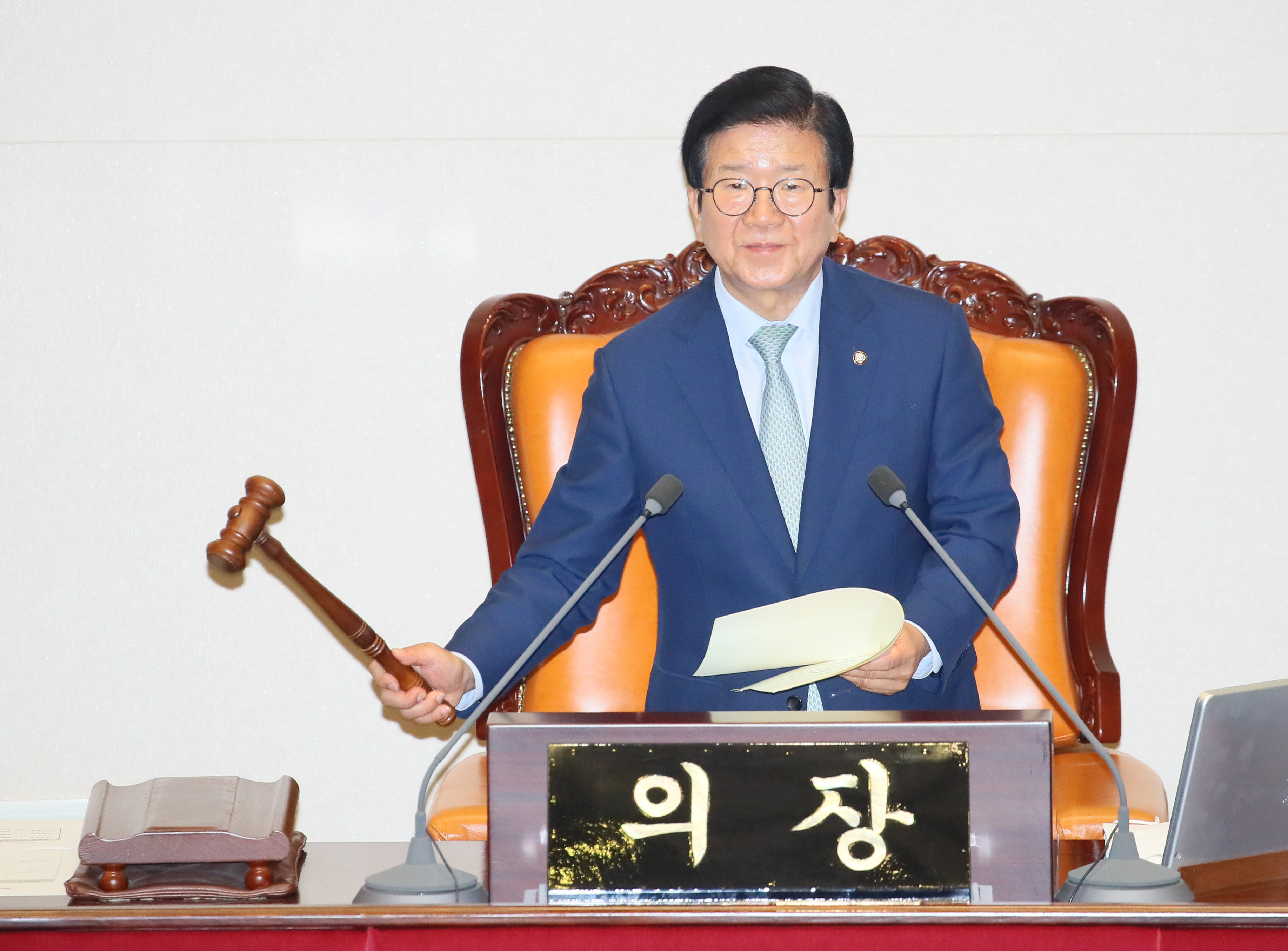 박병석 국회의장이 15일 국회 본회의에서 상임위원장 선거 결과를 발표하고 있다. 연합뉴스