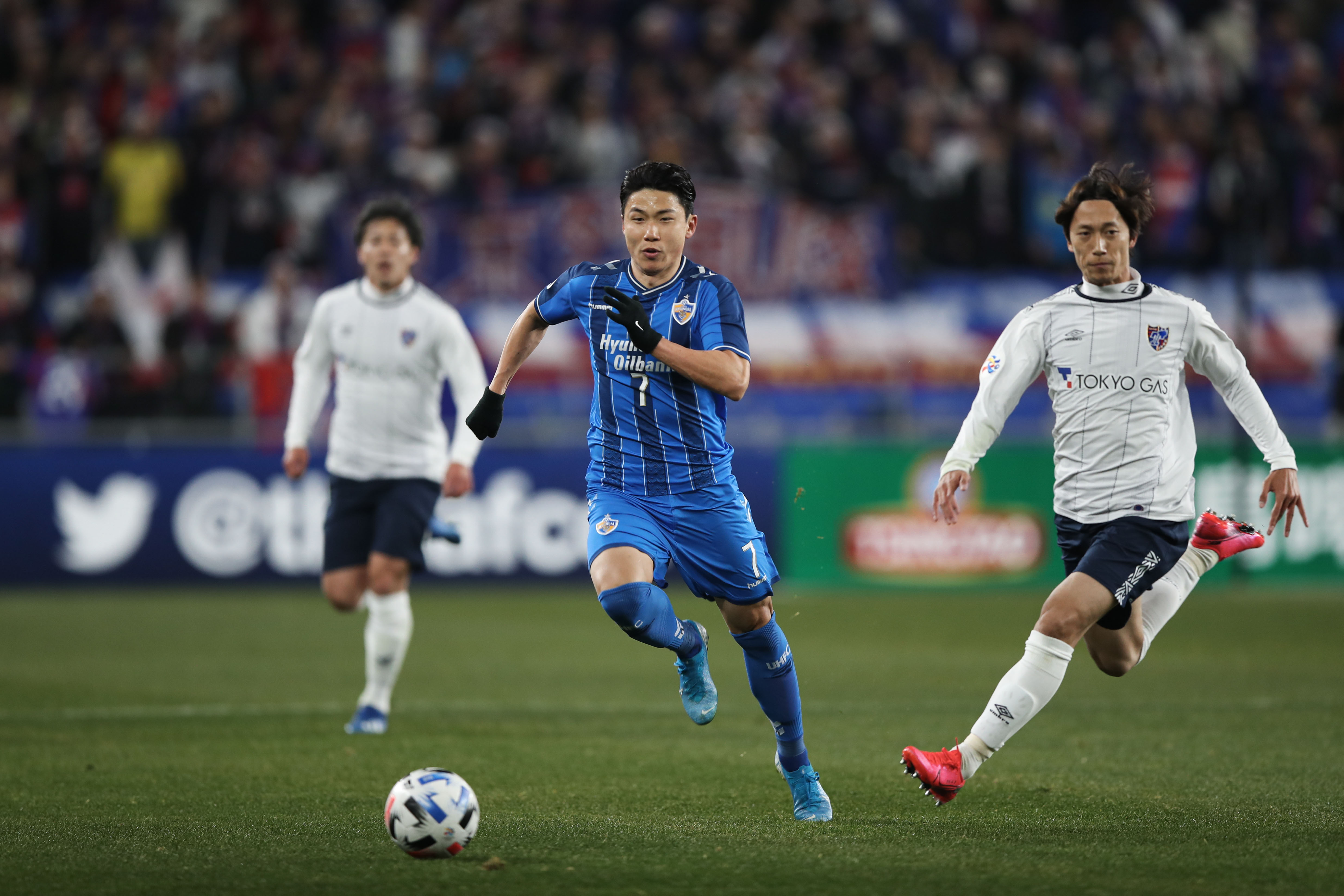 울산현대의 김인성(가운데). 프로축구연맹 제공