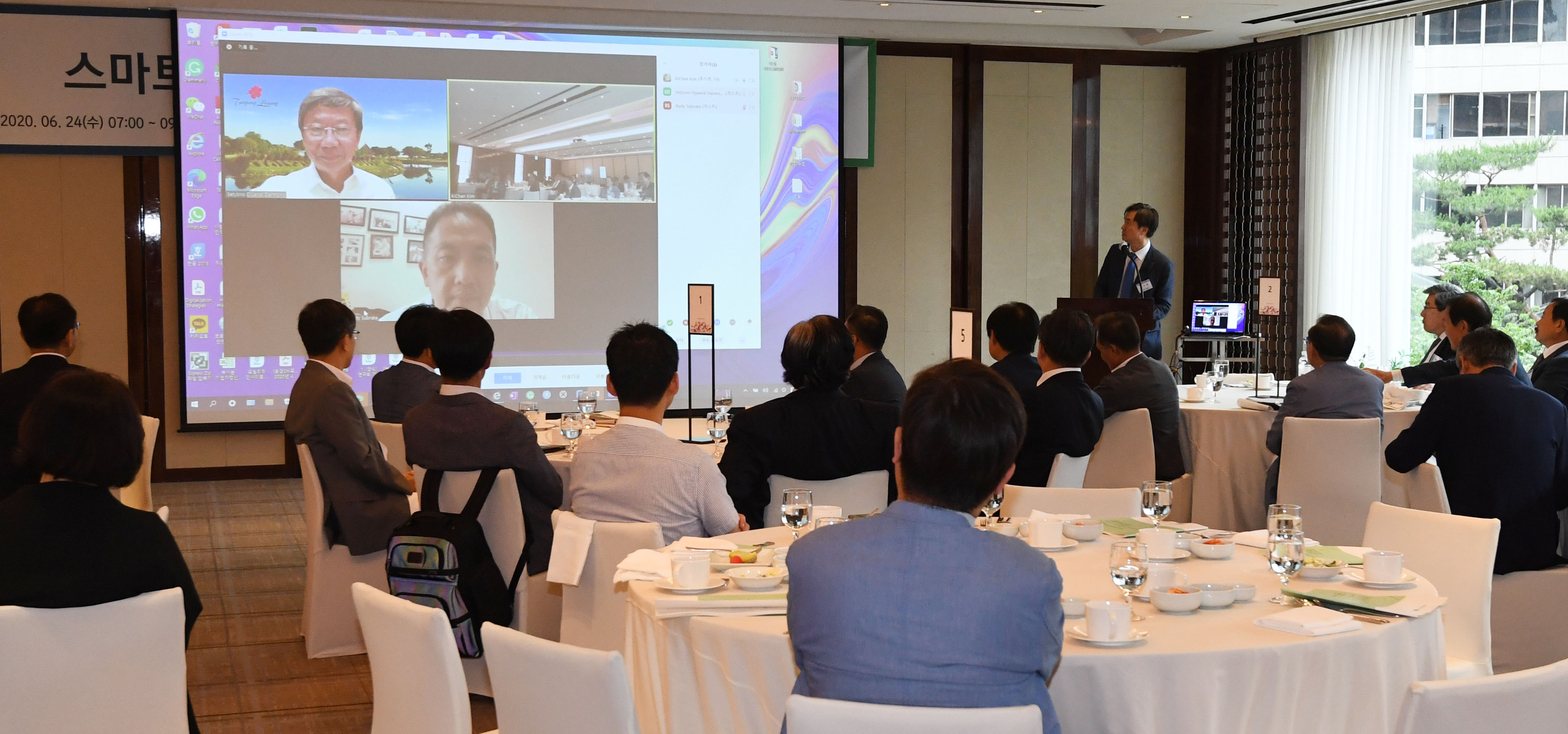 [저작권 한국일보] 인도네시아 KIMA 회장인 주안디 다르모노 자바베카그룹 회장이24일 서울 조선호텔에서 열린 '스마트 인프라 부문에서의 한.인니 협력 포럼'에서 기조연설을 진행하고 있다./ 배우한 기자