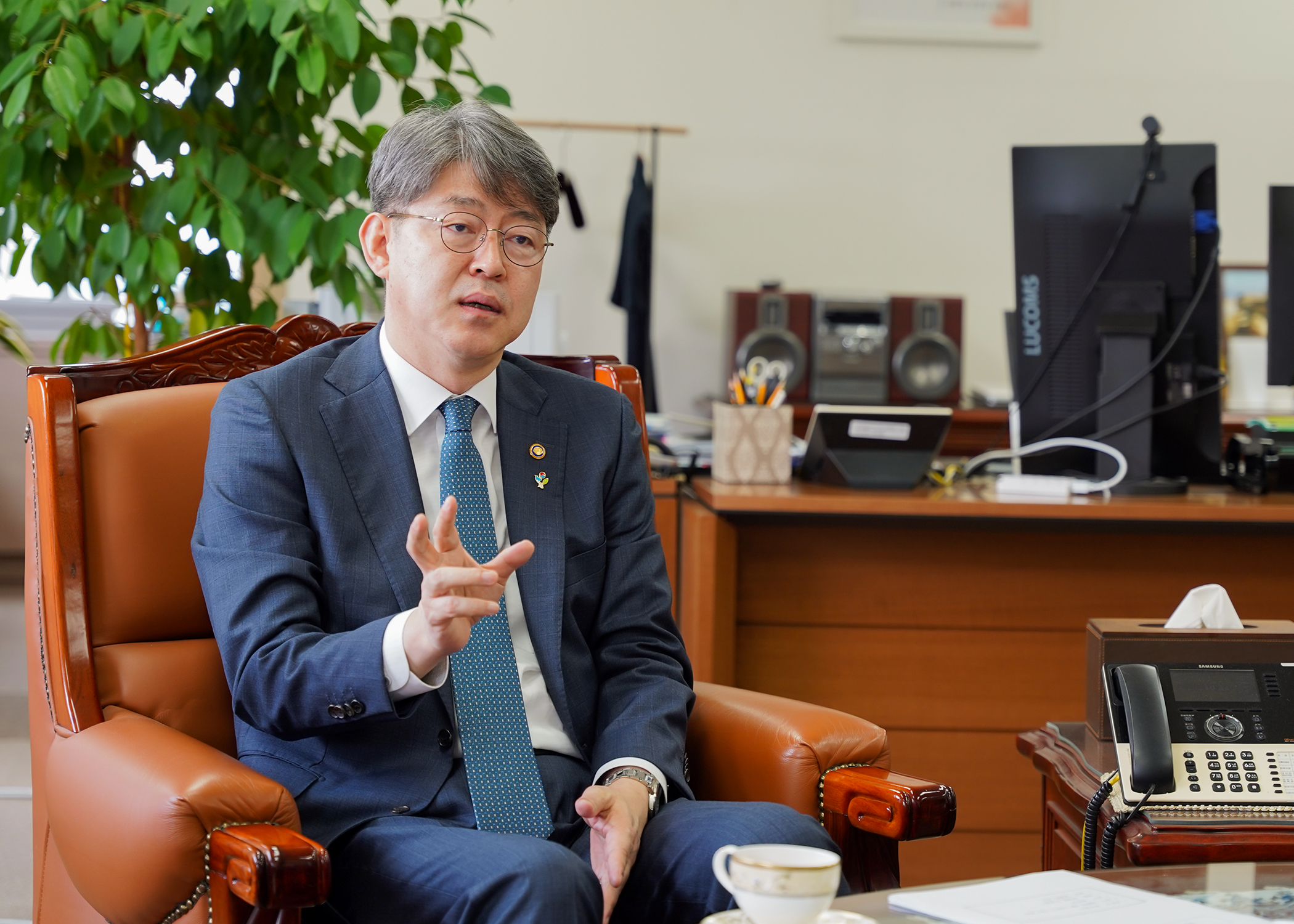 강신욱 통계청장이 17일 정부대전청사 집무실에서 한국일보와 인터뷰를 하고 있다. 통계청 제공