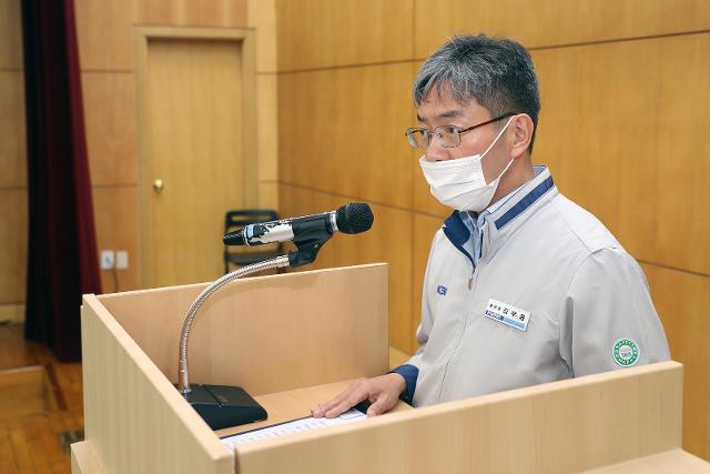 김우용 신임 영흥발전본부장이 30일 본부 대강당에서 열린 취임식에서 취임사를 하고 있다. 영흥발전본부 제공