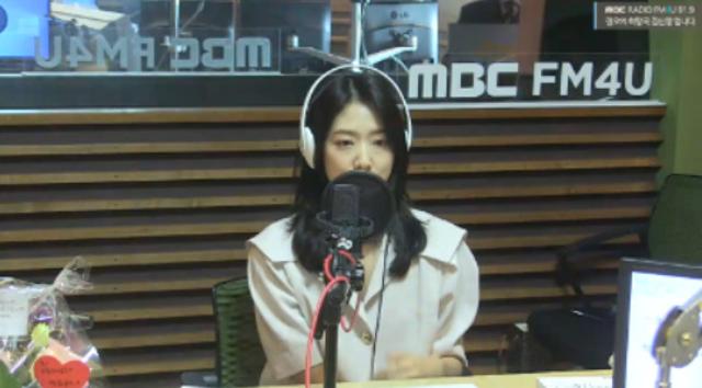 박신혜가 MBC FM4U '정오의 희망곡 김신영입니다'에서 자신의 성격에 대해 이야기했다. 보이는 라디오 캡처