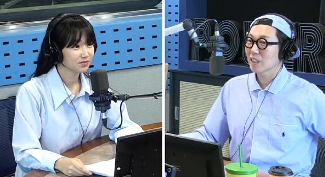 이유리(왼쪽)가 SBS 파워FM '김영철의 파워FM'에서 입담을 뽐냈다. 방송 캡처