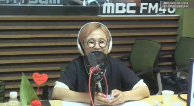 김숙이 MBC FM4U '정오의 희망곡 김신영입니다'에서 청취자와 소통했다. 보이는 라디오 캡처