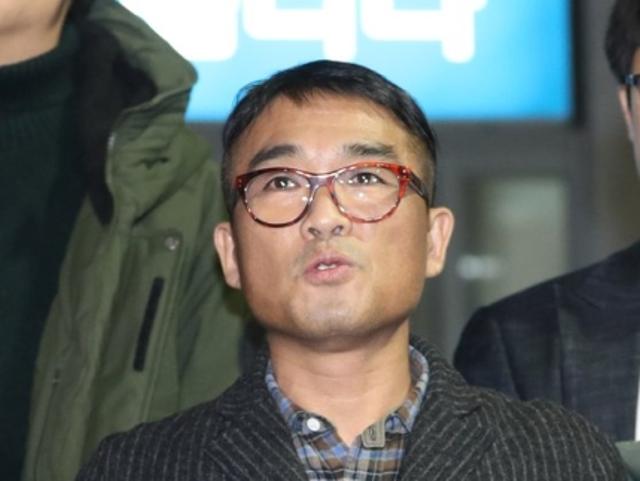 성폭행 혐의을 받는 가수 김건모가 피의자 조사를 마친 뒤 지난 1월 15일 오후 서울 강남경찰서를 빠져나오고 있다. 뉴시스