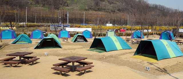 한강난지캠핑장= 한국일보 자료사진