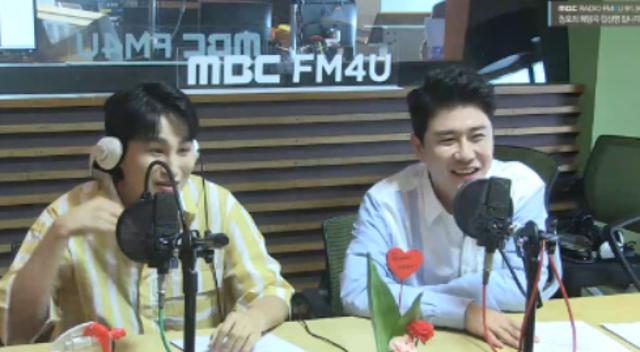 김희재(왼쪽) 영탁이 MBC FM4U '정오의 희망곡 김신영입니다'에서 팬들을 향한 애정을 드러냈다. 보이는 라디오 캡처