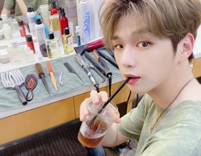 강다니엘이 새로운 앨범으로 팬들을 찾는다. 강다니엘 SNS