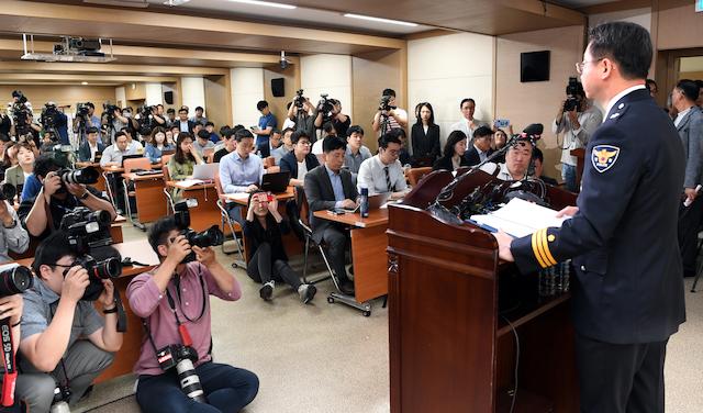 지난해 9월 경기 수원시 경기남부지방경찰청에서 반기수 화성연쇄살인사건 수사본부장이 화성연쇄살인사건 용의자 관련 브리핑을 하고 있다. 이로써 33년의 미제사건의 전말이 드러났다. 고영권 기자