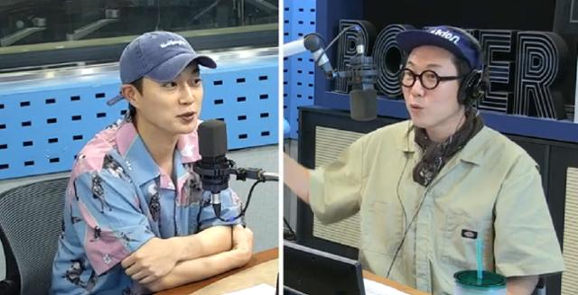 윤두준(왼쪽)이 SBS 파워FM '김영철의 파워FM'에서 양요섭에 대해 이야기했다. 보이는 라디오 캡처