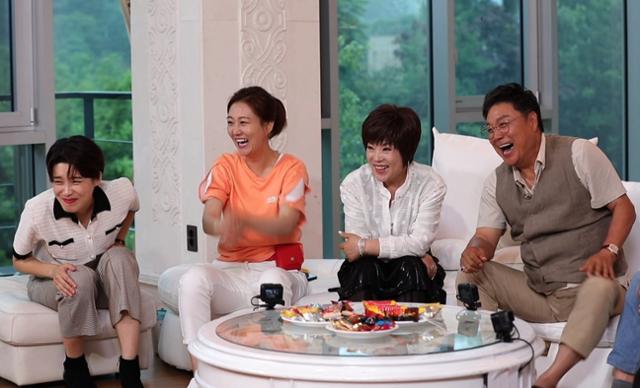 '트롯신이 떴다' 트롯신들의 과거 영상이 공개된다. SBS 제공