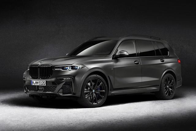 BMW가 플래그십 SUV, 'BMW X7'에 특별함을 더한 'BMW X7 다크 쉐도우 에디션'을 공개했다.