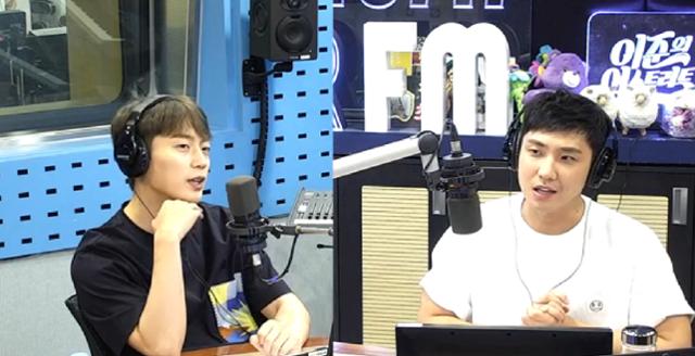 윤두준이 SBS 파워FM '이준의 영스트리트'에서 게스트로 활약했다. 보이는 라디오 캡처