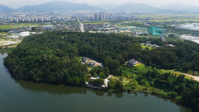 악성 우륵이 가야금을 탔다는 전설이 서린 충주 탄금대 전경