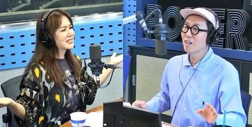 김영철과 만난 엄정화. SBS 파워FM '김영철의 파워FM' 보는 라디오 캡처