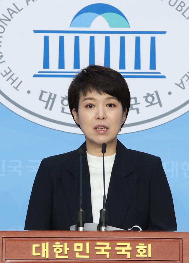 김은혜 미래통합당 대변인이 지난달 12일 국회 소통관에서 브리핑을 하고 있다. 뉴스1