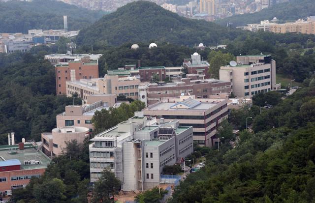 2012년 관악산에서 바라본 서울대 관악캠퍼스 전경. 배우한 기자