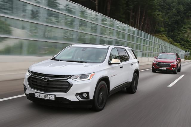 한국GM 대형 SUV '쉐보레 트래버스'. 주행 모습 한국GM 제공