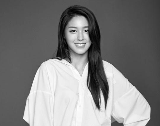 설현(사진)의 차기작 '낮과 밤'에 네티즌의 관심이 모아지고 있다. FNC엔터테인먼트 제공