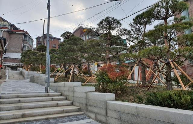 서울 삼양동 국공유지에 마을쉼터가 조성돼 깔끔해진 모습. 서울시 제공