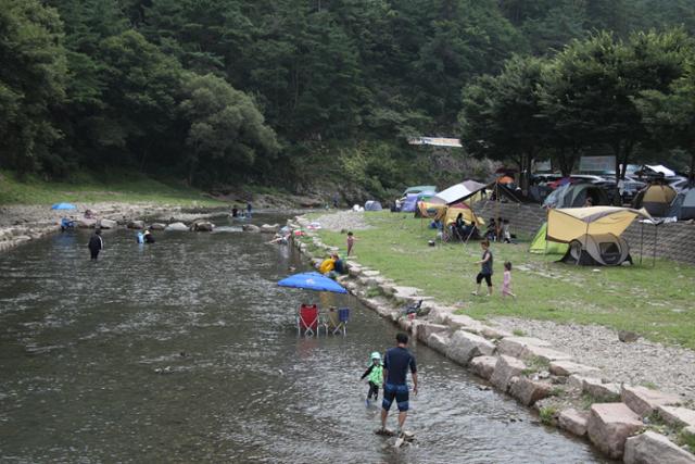 의성 춘산면 빙계계곡. 바위틈으로 영하의 찬 공기가 술술 새나오는 피서 명소다. ⓒ박준규