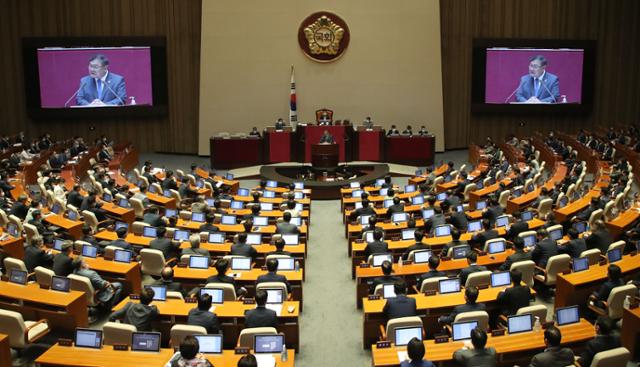 김태년 더불어민주당 원내대표가 20일 국회 본회의장에서 교섭단체 대표연설을 하고 있다. 뉴시스