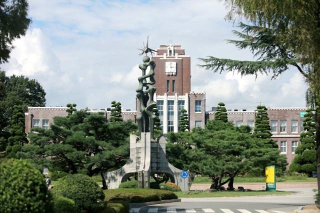 전남대 옛 본부 전경. 전남대 제공/2020-04-16(한국일보)