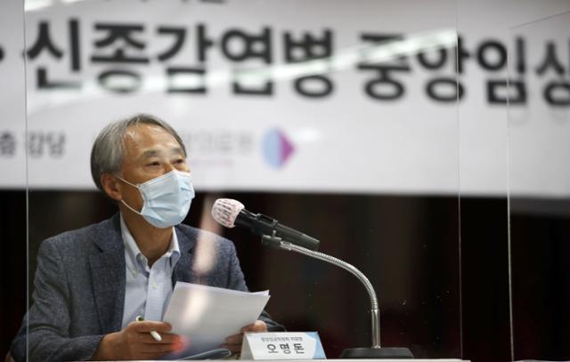 3단계 거리두기 : 제천시 7일까지 준 3단계 거리두기 연장···열흘간 확진자 98명 발생 - 거리두기 3단계는 사실상의 '도시봉쇄' 수준이라는 게 서울시의 설명이다.