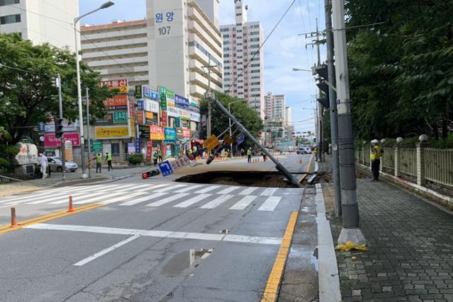 구리에서 대형 싱크홀 발생. 연합뉴스