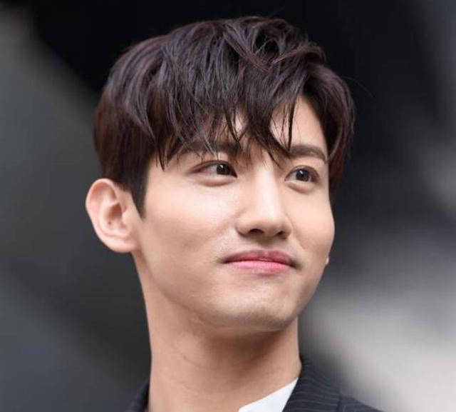 그룹 동방신기 최강창민이 신종 코로나바이러스 감염증(코로나19) 재확산 여파로 9월 예정됐던 결혼식을 연기한다. SM엔터테인먼트 제공