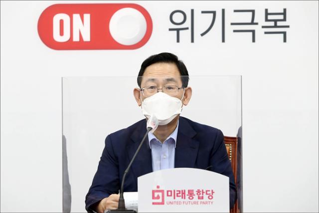 미래통합당 주호영 원내대표가 2일 오후 서울 여의도 국회에서 열린 미래통합당 소상공인 살리기 특위 제1차 회의에서 발언하고 있다. 연합뉴스