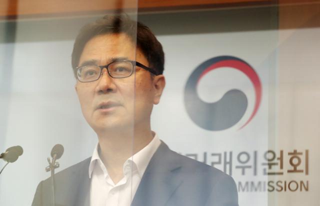 송상민 공정거래위원회 시장감시국장이 지난 4일 세종시 정부세종청사에서 네이버(주) 부동산 부문의 시장지배적 지위 남용행위 등에 대해 브리핑하고 있다. 연합뉴스