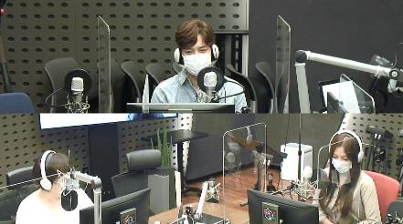 이채영(오른쪽)이 KBS쿨 FM '사랑하기 좋은날 이금희입니다'에서 성격에 대해 이야기했다. 보이는 라디오 캡처