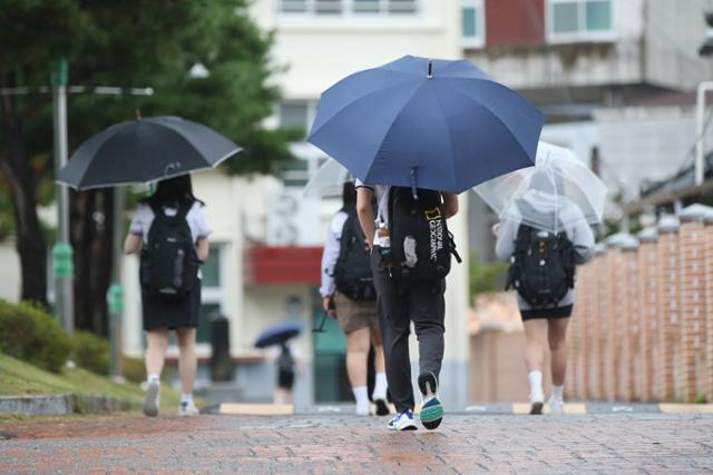 학생 자가진단 앱, 출시 첫날 먹통