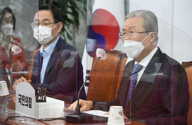 김종인 국민의힘 비상대책위원장이 7일 국회에서 열린 비상대책위원회에서 발언하고 있다. 뉴스1