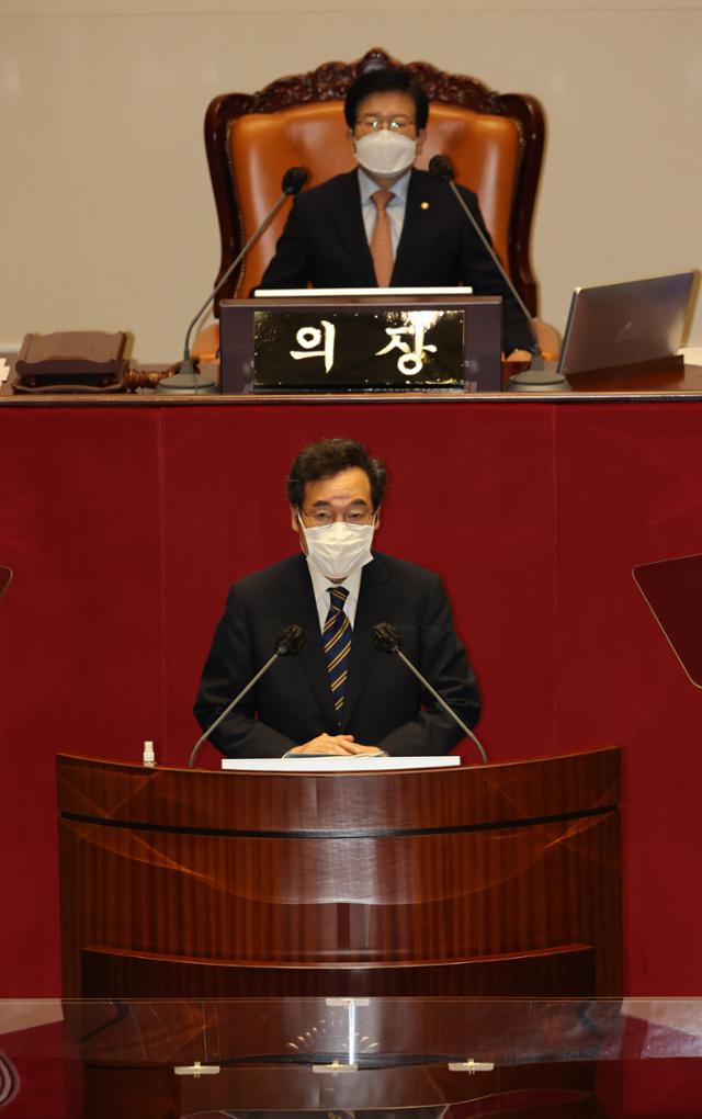 더불어민주당 이낙연 대표가 7일 오전 국회 본회의에서 교섭단체 대표연설을 하고 있다. 연합뉴스