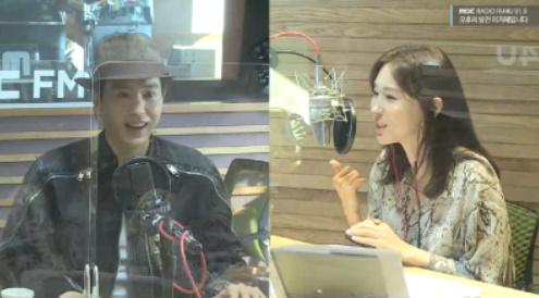 양준일(왼쪽)이 MBC FM4U '오후의 발견 이지혜입니다'에서 공민지와의 인연을 밝혔다. 보이는 라디오 캡처