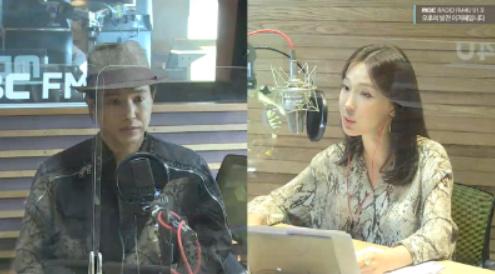 양준일(왼쪽)이 MBC FM4U '오후의 발견 이지혜입니다'에서 외모 관리법을 밝혔다. 보이는 라디오 캡처