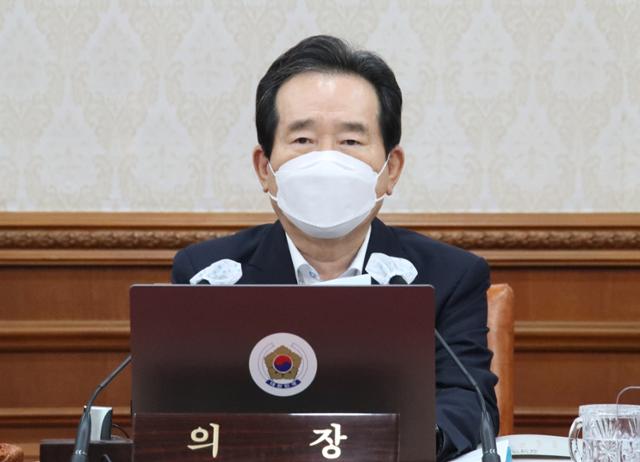 정세균 국무총리가 15일 정부서울청사에서 열린 국무회의를 주재하며 발언하고 있다. 연합뉴스