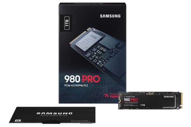 삼성전자가 출시한 차세대 SSD '980 PRO'. '980 PRO'는 전작 대비 속도를 2배 높이면서 안정성까지 갖춰 고성능 PC, 워크스테이션, 콘솔게임기에서 탁월한 성능을 원하는 전문가와 소비자를 위한 제품이다. 삼성전자 제공.