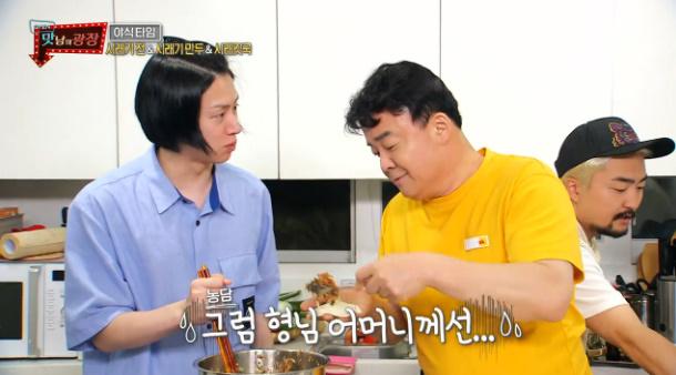 김희철(왼쪽)이 SBS '맛남의 광장'에서 백종원에게 농담을 건넸다. 방송 캡처