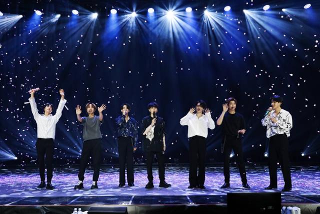 6월 진행한 방탄소년단(BTS)의 첫 유료 온라인 콘서트 '방방콘 더 라이브'. 최고 동시접속자 수 75만6,600여명을 기록했다. 빅히트 엔터테인먼트 제공