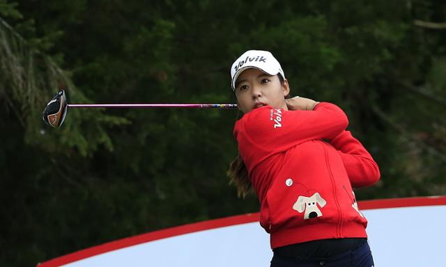 이미향이 3일 미국 뉴저지주 갤러웨이의 시뷰 호텔 앤 골프클럽 베이 코스에서 열린 LPGA투어 숍라이트 클래식 2라운드 18번홀에서 드라이브샷을 하고 있다. 뉴저지=AFP 연합뉴스